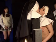 日本兩個修女熱吻互舔